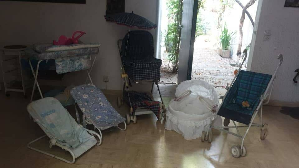 Lot equipement bebe : poussettes, transats, table a langer l