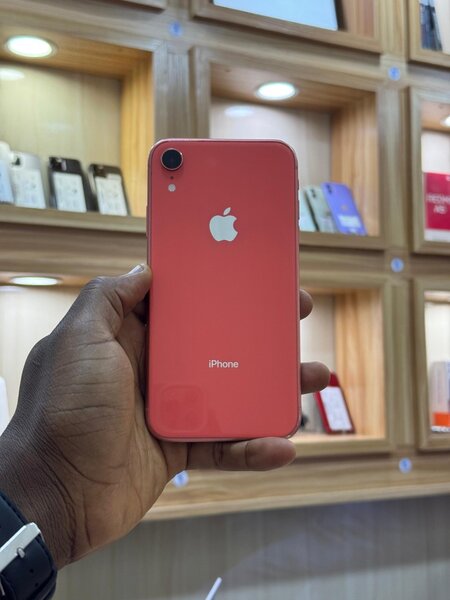 iPhone XR rouge