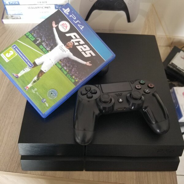 ps4 avec le cd fc 25 et 1manet