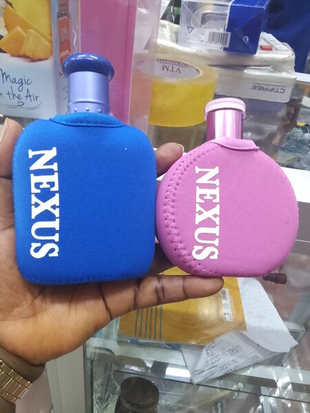 Flacons de parfum Nexus colorés