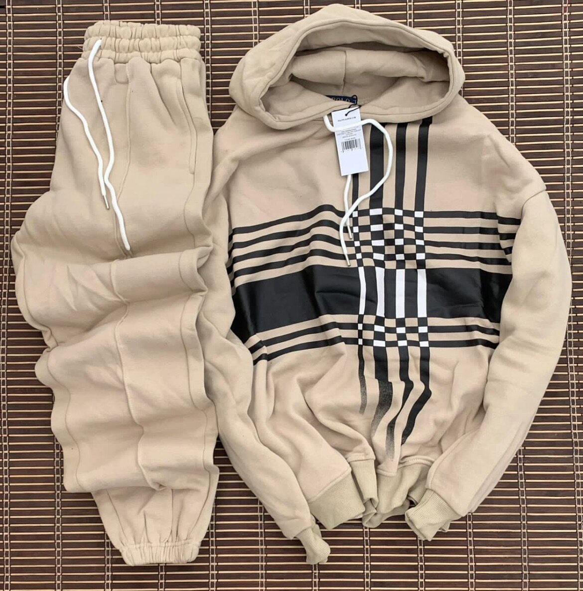 Ensemble de survêtement beige moderne