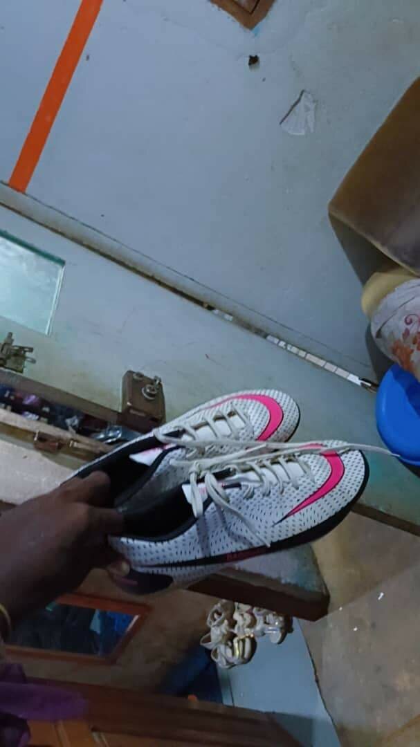 Crampons adidas Nike