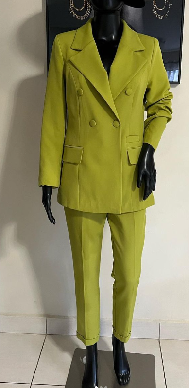 Veste moutarde avec boutons