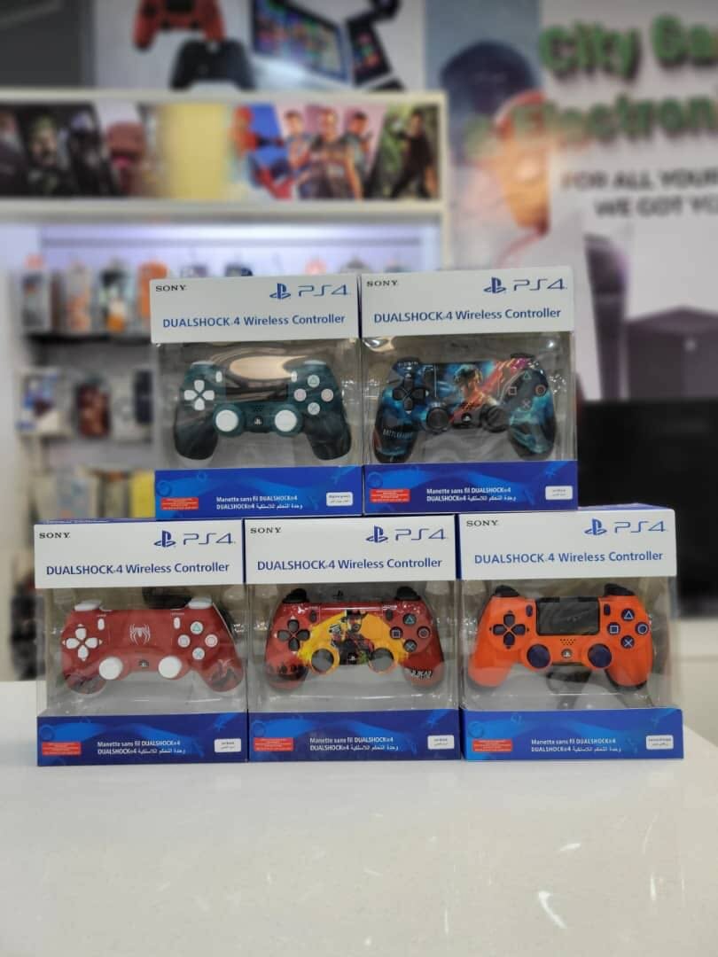 PS4 controllers