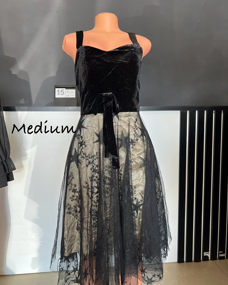  women's beautiful dress 