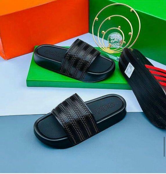 Claquettes noires confortables
