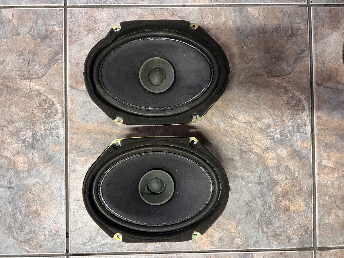 Задние динамики Mazda Atenza (6) GG, оригинал.