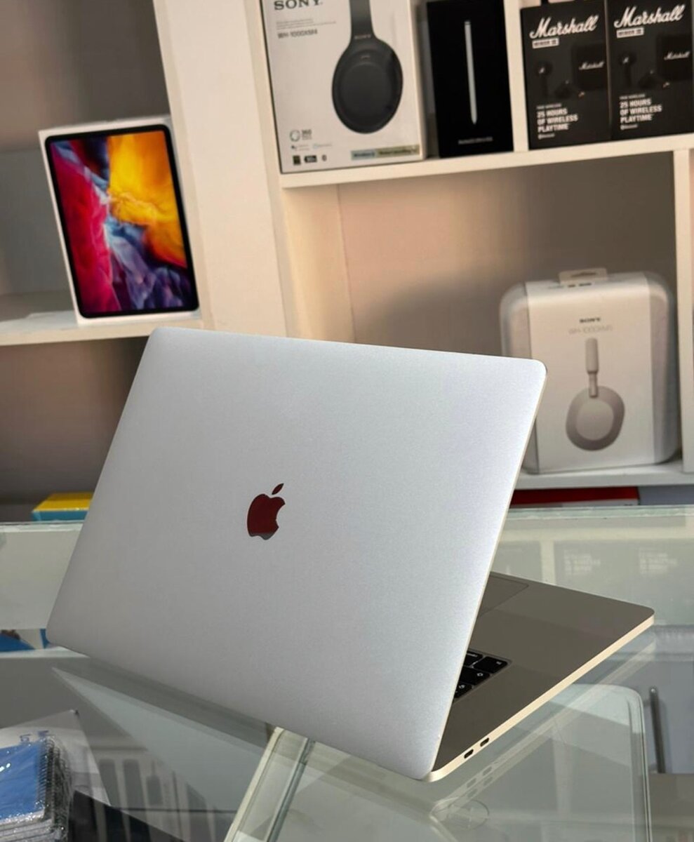MacBook Pro 16