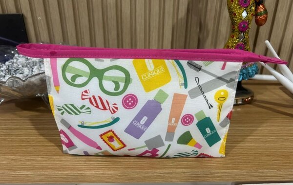 Trousse maquillage colorée