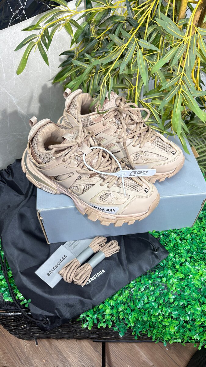 Sneakers Balenciaga beige tendance