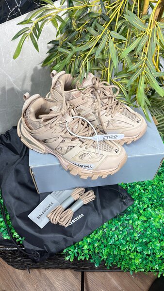 Sneakers Balenciaga beige tendance