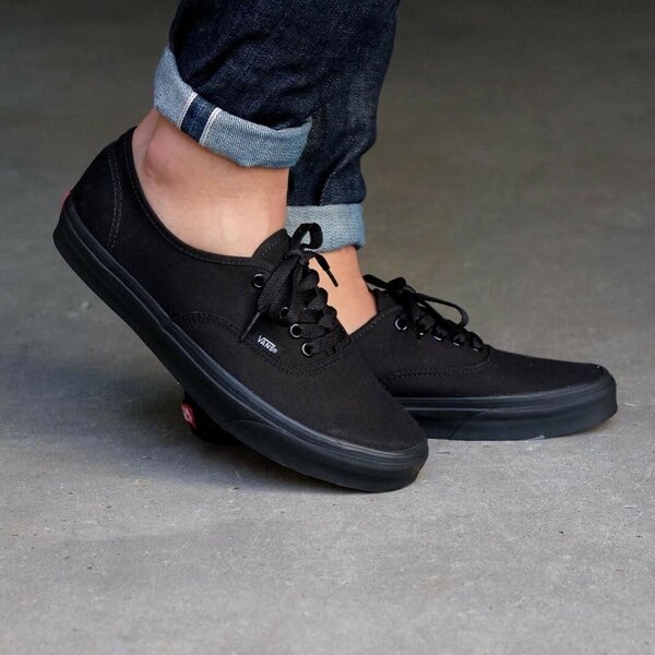 Vans tout noir original disponible
