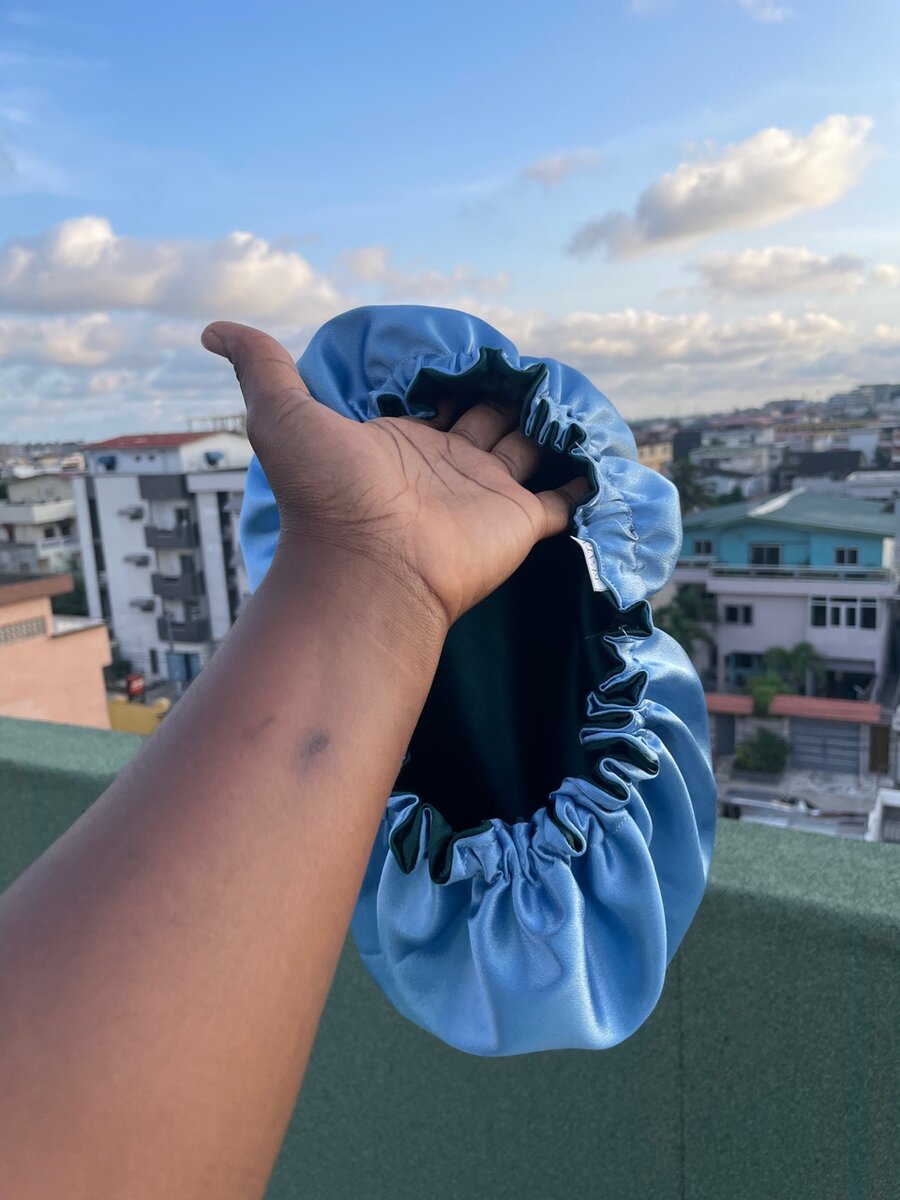 Bonnet en satin double face