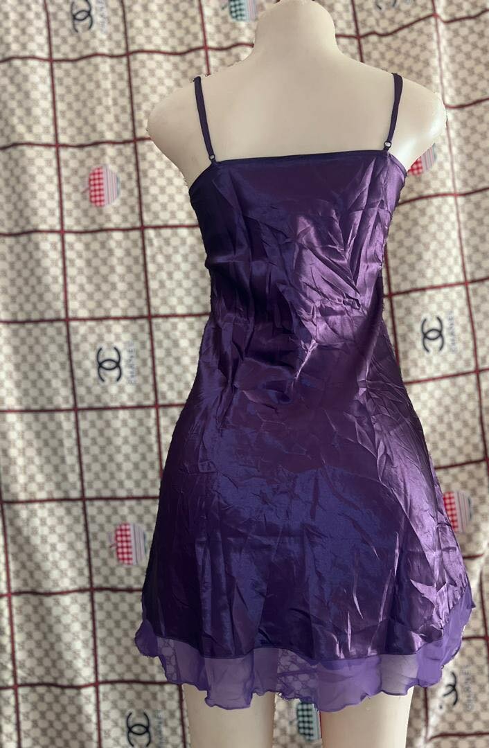 Nuisette violette en satin élégante