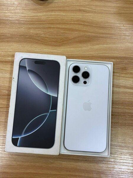 iPhone 15 Pro128Go Blanc