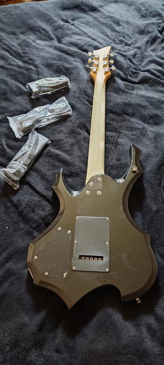 Продается обсолютно  новая электро гитара