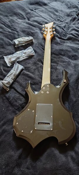 Продается обсолютно  новая электро гитара