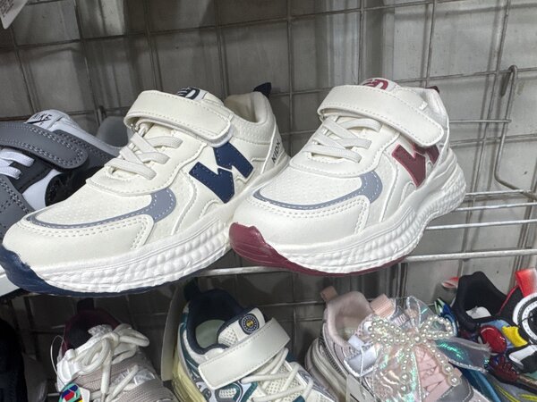 Кроссовки для девочек