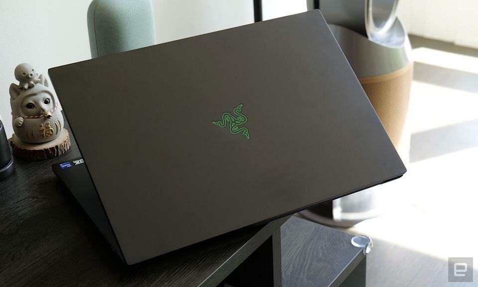 RAZER BLADE 18 (2024)