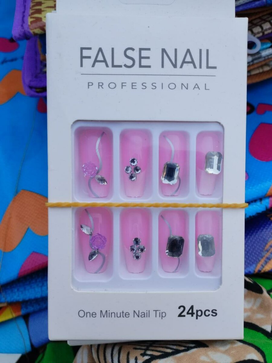 Press on nails