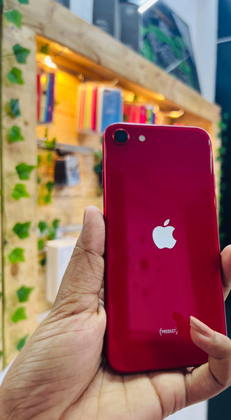 iPhone SE: Élégance Compacte