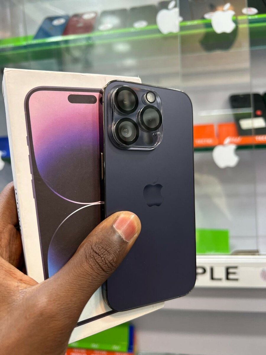 iPhone 14 Pro 128go quasiment neuf avec son carton