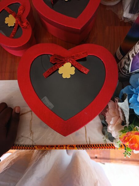 Boîte cadeau coeur rouge