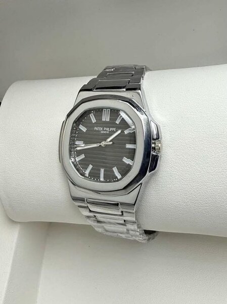 Montre de luxe en acier inoxydable