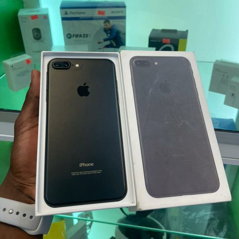 iphone 7plus in black color 