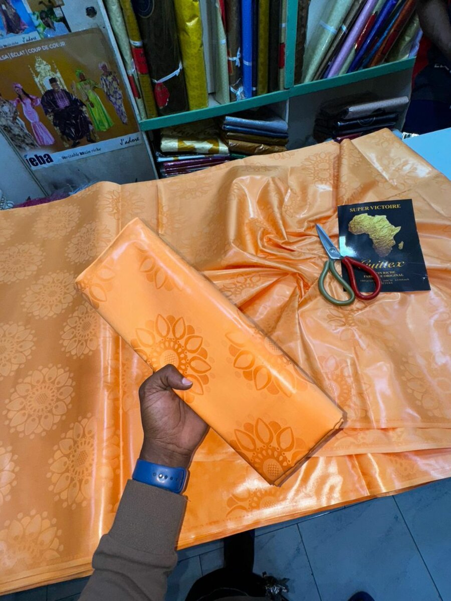 Tissu Africain en Satin Coloré