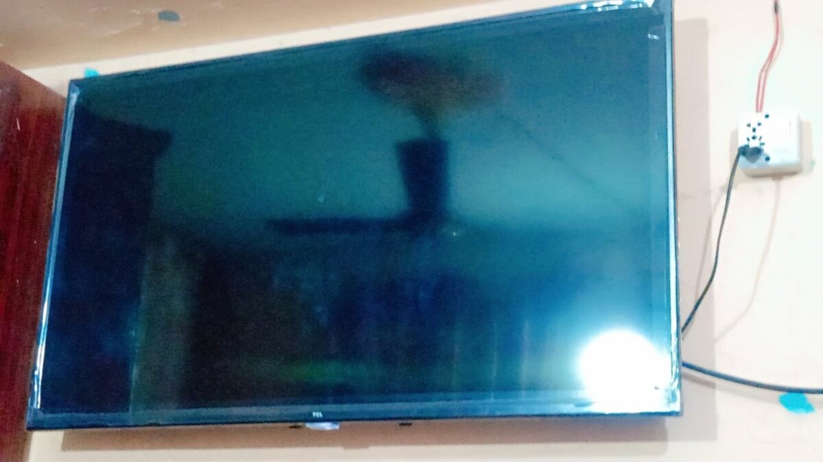 LED TCL 50"INCH BLACK COLOUR