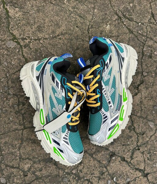 Disponible OFF WHITE