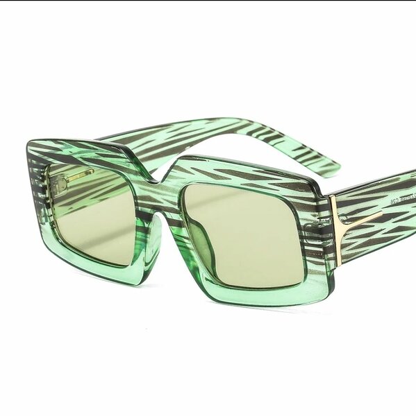 Lunettes de soleil carrées stylées