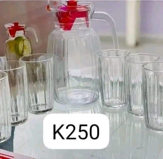 Set of decanter with glasses