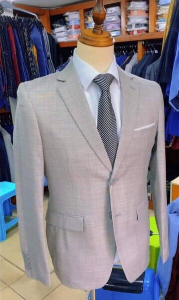 Costume élégant homme classique