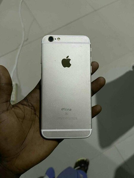 iPhone 6s avec étui