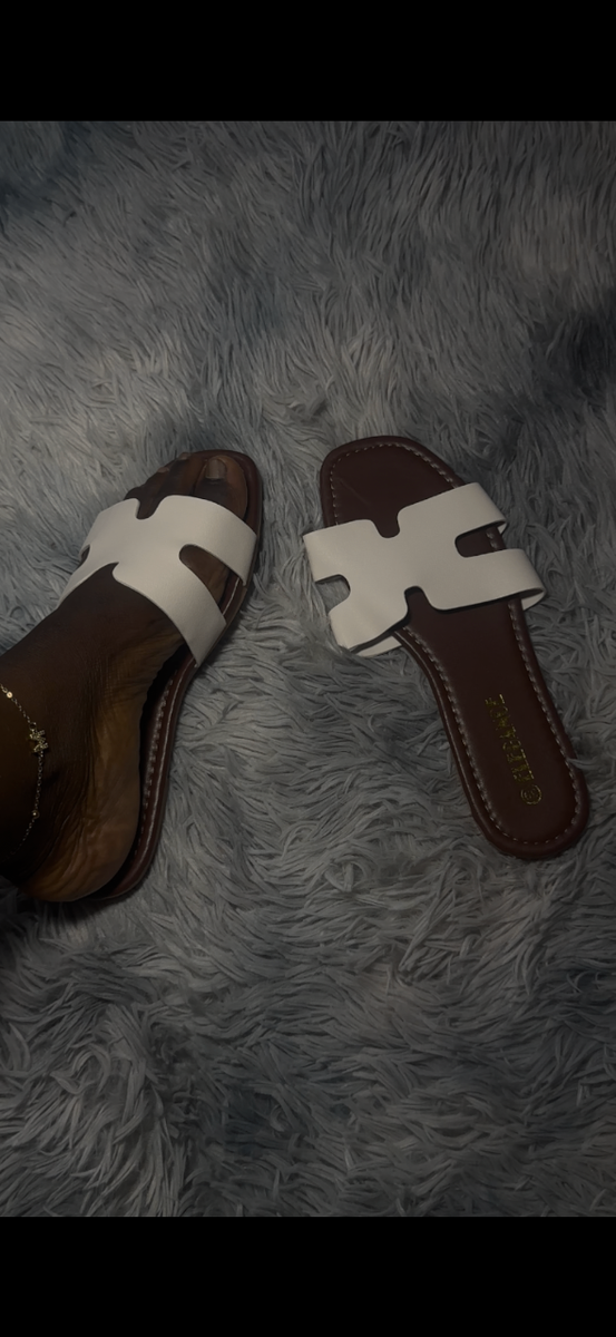 Sandales plates en cuir élégantes