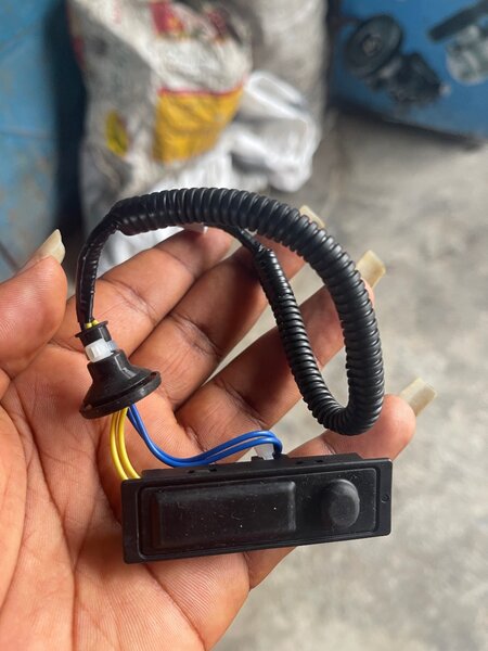 Nissan juke boot sensor