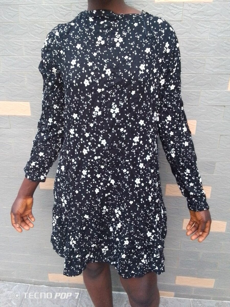 Robe fleurie à manches longues