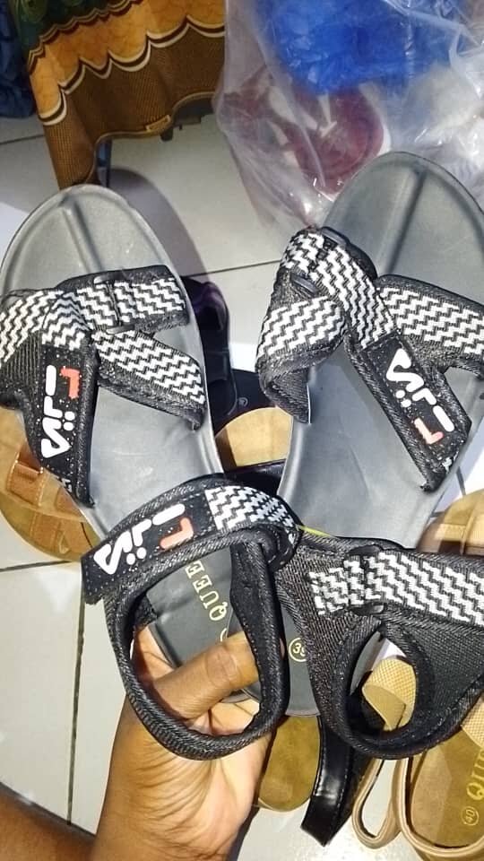 Sandales noires légères