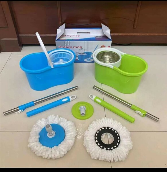 Serpillière rotative avec seau