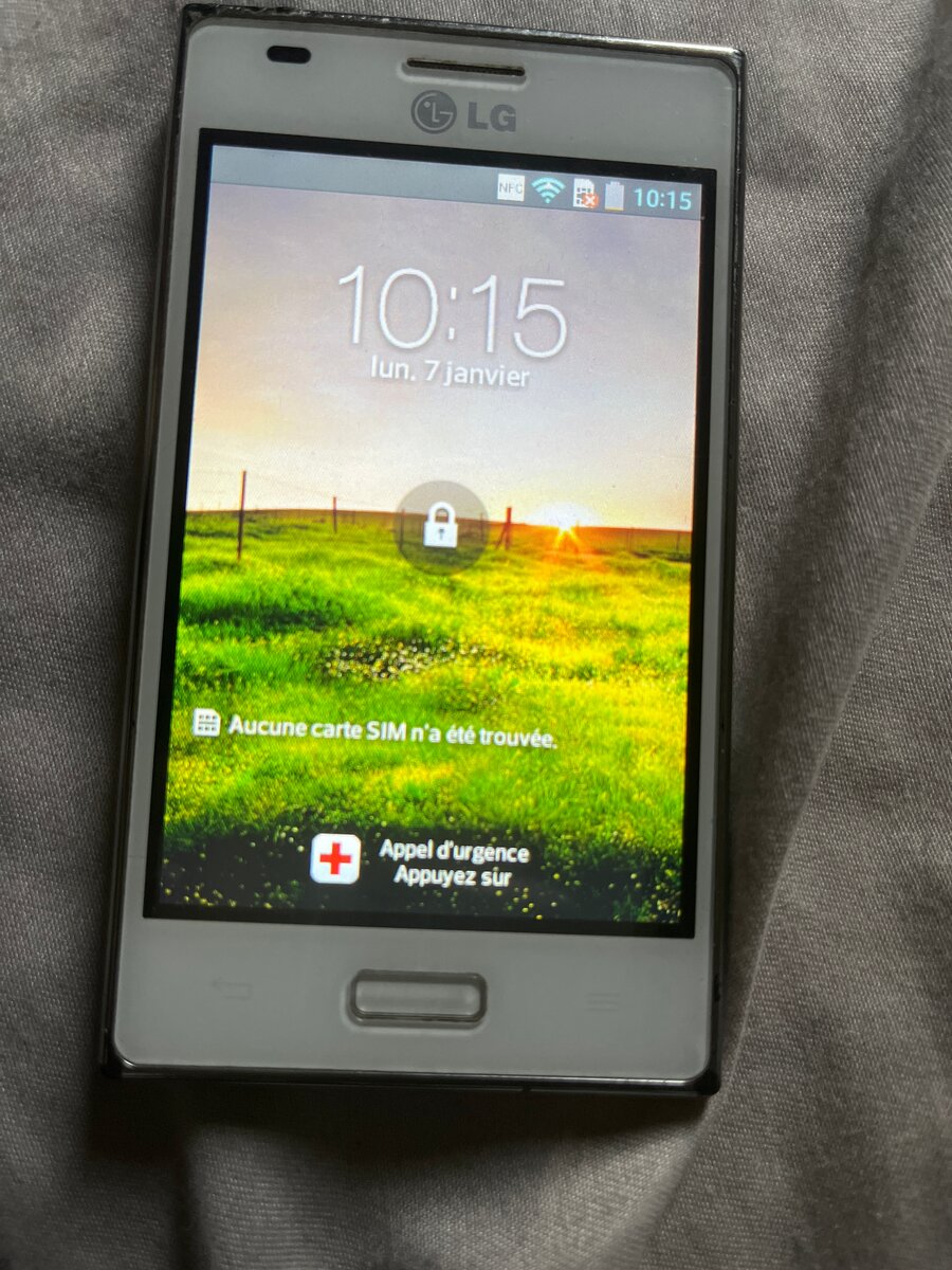 Smartphone LG compact blanc