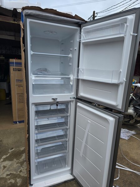 Réfrigérateur double porte moderne