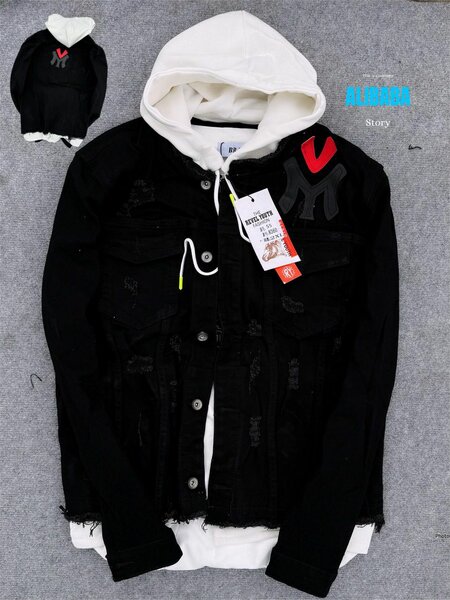 Veste en jean noire avec capuche blanche