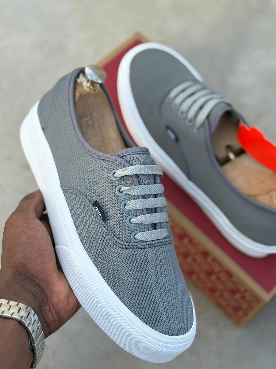 Sneakers en maille grise tendance