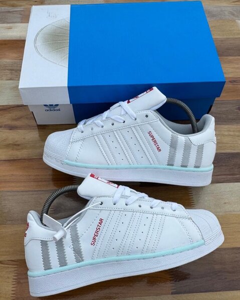 Baskets Adidas Superstar blanches