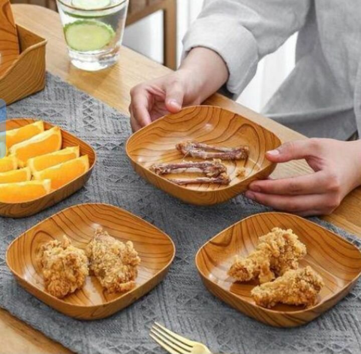 Assiettes carrées en bois