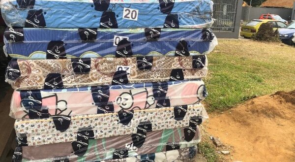 Lit Confortable avec Matelas