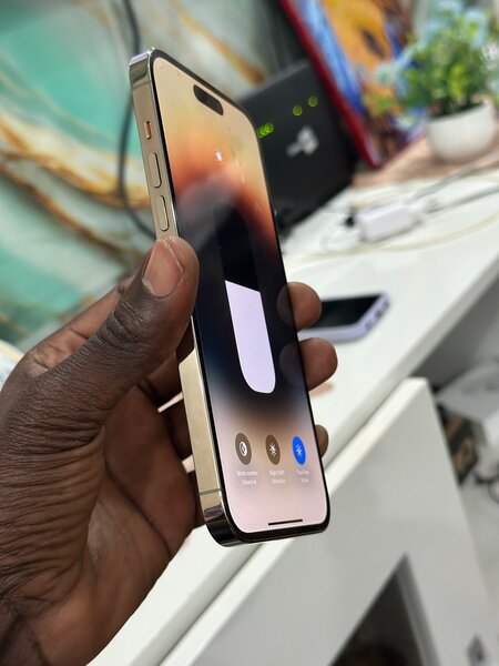 iPhone 14 Pro Max doré