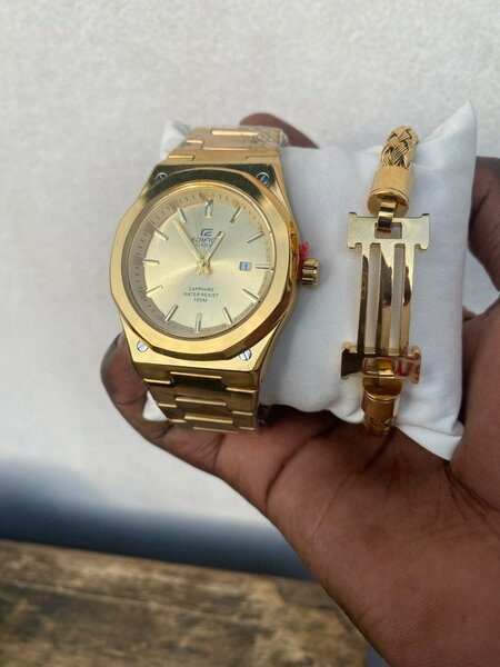 Montre dorée élégante